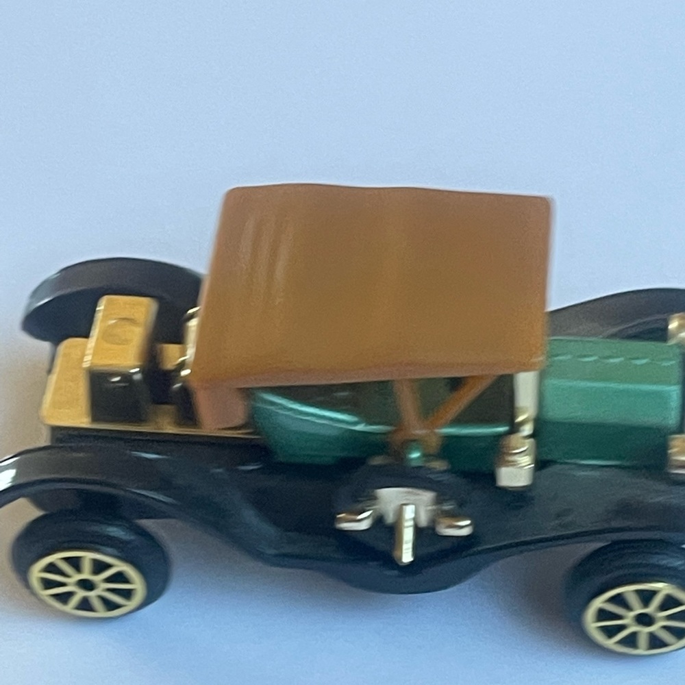 This antique old classic toy car is a four seater. It has four spoke tires. Nice - Picture 2 of 5